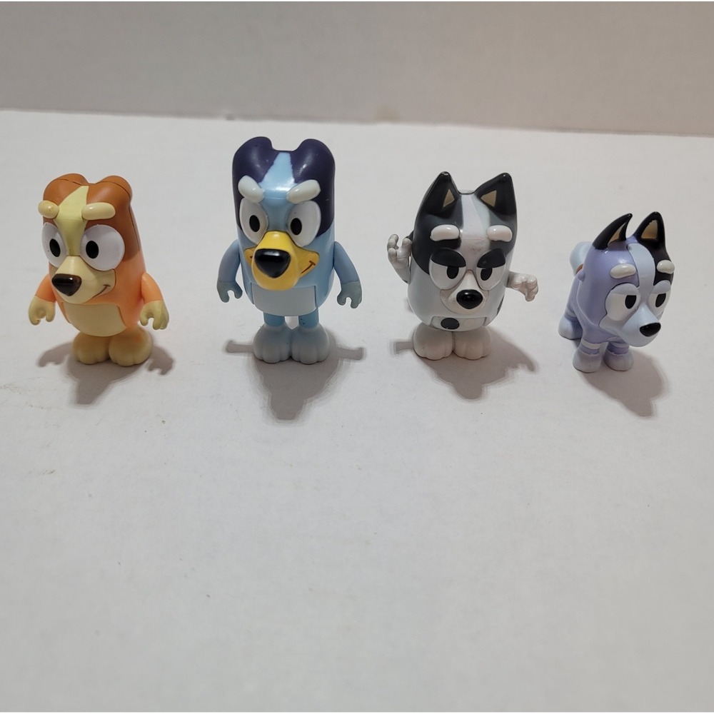 Lot of 4 2.5"‎ Ludo Studios Bluey Poseable Figures Muffin, Bingo, Moose & Socks